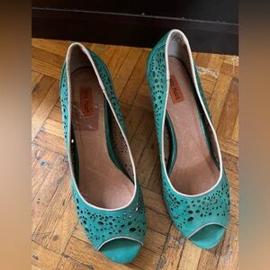 Miz Mooz Leather Green Peep-Toe Heels
